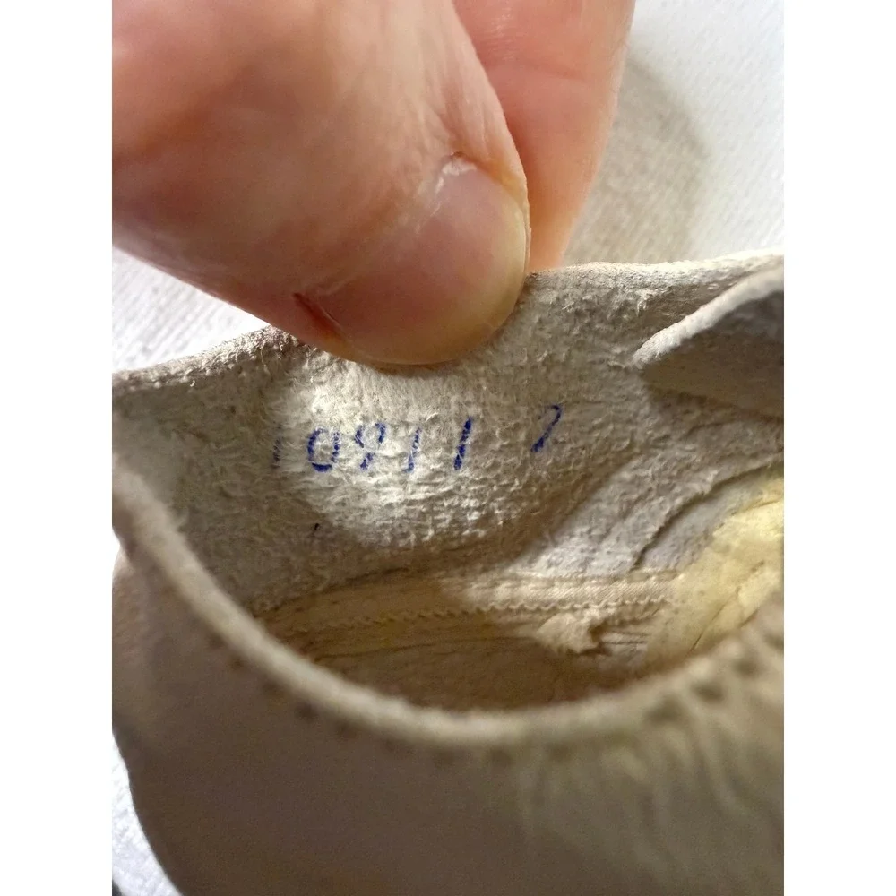 Vintage Cream Leather Baby Shoes Lace Up Brogue Soft Sole Crib Shoes Size 2